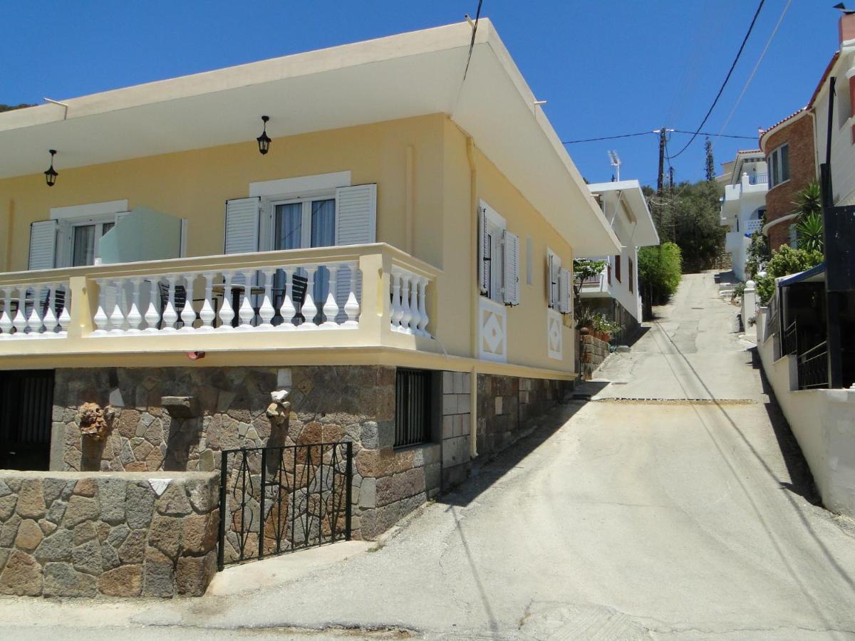 Chrysanthe'S Apartments No2 Poros Town Exteriér fotografie